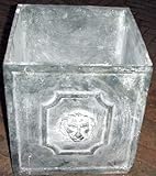 Macetero Hierro Forjado Mod. Cuadrado 30. Medidas 30x30x30, Peso 26kg. Disponible en Color Negro, zinq, Bronce y Blanco Oxidado.